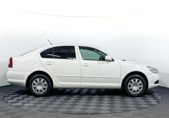 Подержанный автомобиль Skoda Octavia Liftback 2011 года (4 фото)
