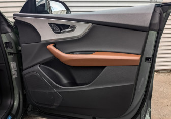 Подержанный автомобиль Audi Q8 2021 года (24 фото)