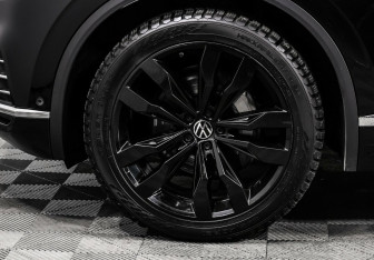 Подержанный автомобиль Volkswagen Touareg 2021 года (9 фото)
