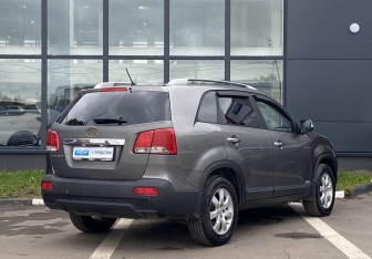 Подержанный автомобиль Kia Sorento 2011 года (5 фото)