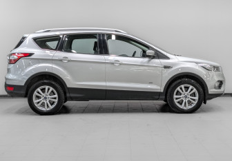 Подержанный автомобиль Ford Kuga 2018 года (4 фото)