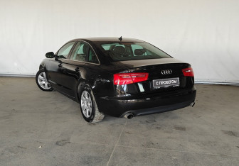 Подержанный автомобиль Audi A6 Sedan 2014 года (6 фото)