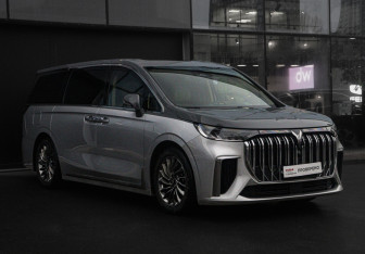 Подержанный автомобиль Voyah Dream 2023 года (3 фото)