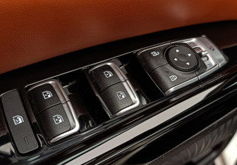 Подержанный автомобиль Kia Carnival 2021 года (24 фото)