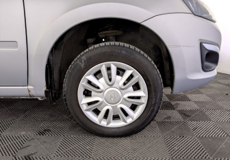 Подержанный автомобиль LADA (ВАЗ) Kalina Wagon 2017 года (18 фото)