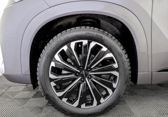 Подержанный автомобиль Jaecoo J8 2024 года (18 фото)