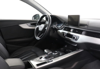 Подержанный автомобиль Audi A4 Sedan 2019 года (9 фото)