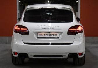 Подержанный автомобиль Porsche Cayenne 2014 года (6 фото)