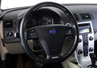 Подержанный автомобиль Volvo C30 2011 года (12 фото)