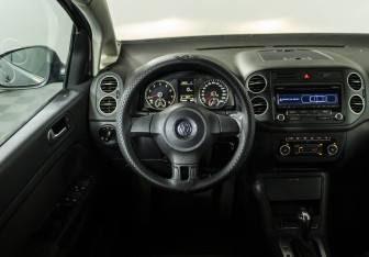 Подержанный автомобиль Volkswagen Golf Plus 2013 года (11 фото)