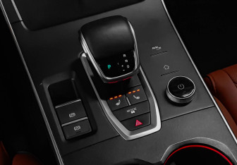 Подержанный автомобиль Omoda C5 2023 года (19 фото)