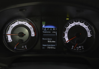 Подержанный автомобиль Toyota Hilux 2020 года (13 фото)
