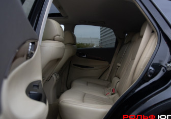 Подержанный автомобиль Infiniti EX 2008 года (7 фото)