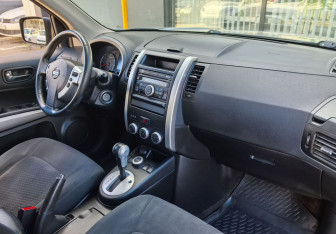 Подержанный автомобиль Nissan X-Trail 2011 года (11 фото)