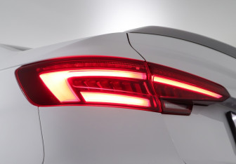 Подержанный автомобиль Audi A4 Sedan 2017 года (22 фото)