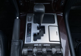 Подержанный автомобиль Lexus LX 2014 года (24 фото)