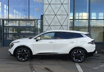 Подержанный автомобиль Kia Sportage 2023 года (8 фото)