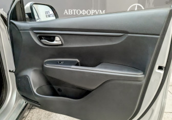 Подержанный автомобиль Kia Rio Hatchback 2021 года (22 фото)