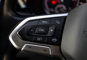 Подержанный автомобиль Volkswagen Caravelle 2021 года (17 фото)