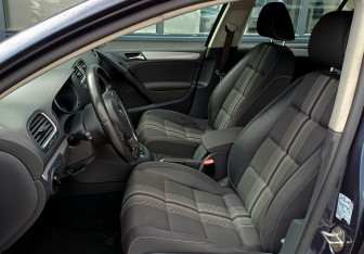 Подержанный автомобиль Volkswagen Golf Hatchback 2012 года (17 фото)