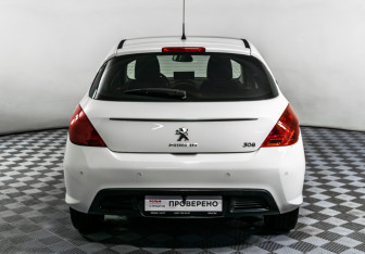 Подержанный автомобиль Peugeot 308 Hatchback 2012 года (6 фото)