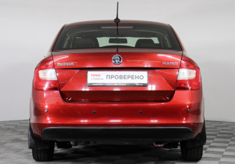 Подержанный автомобиль Skoda Rapid Liftback 2017 года (6 фото)