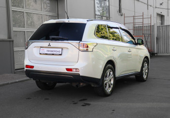 Подержанный автомобиль Mitsubishi Outlander 2013 года (4 фото)