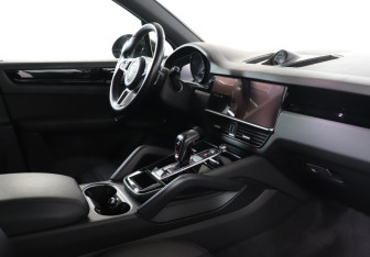 Подержанный автомобиль Porsche Cayenne 2021 года (9 фото)