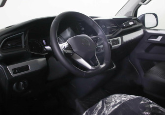 Подержанный автомобиль Volkswagen Multivan 2022 года (7 фото)