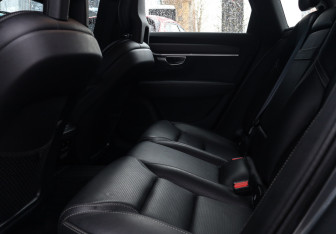 Подержанный автомобиль Volvo V90 Cross Country 2018 года (10 фото)