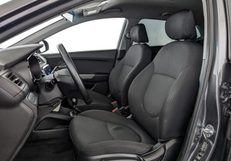 Подержанный автомобиль Kia Rio Hatchback 2016 года (20 фото)