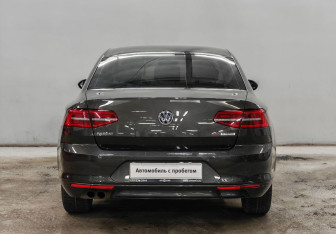 Подержанный автомобиль Volkswagen Passat Sedan 2015 года (6 фото)