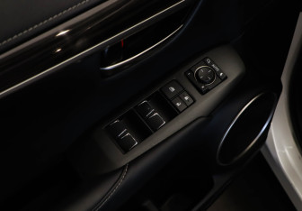 Подержанный автомобиль Lexus NX 2017 года (13 фото)