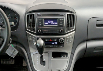 Подержанный автомобиль Hyundai H-1 2021 года (26 фото)