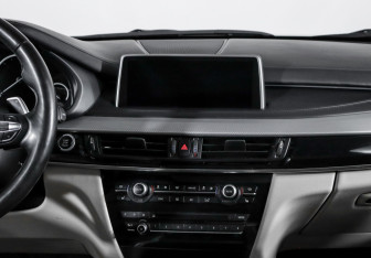 Подержанный автомобиль BMW X5 2015 года (13 фото)