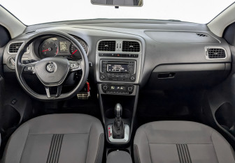 Подержанный автомобиль Volkswagen Polo Sedan 2016 года (14 фото)