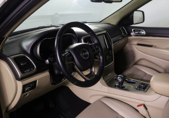 Подержанный автомобиль Jeep Grand Cherokee 2014 года (15 фото)