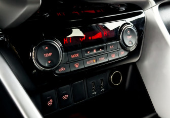 Подержанный автомобиль Mitsubishi Eclipse Cross 2019 года (26 фото)