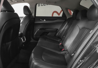 Подержанный автомобиль Kia K5 2021 года (10 фото)