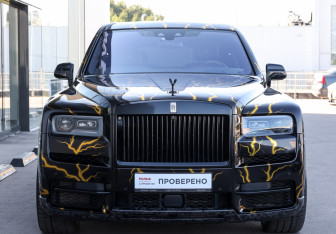 Подержанный автомобиль Rolls-Royce Cullinan 2019 года (2 фото)
