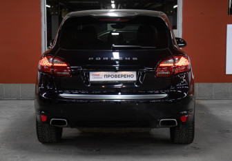 Подержанный автомобиль Porsche Cayenne 2011 года (6 фото)