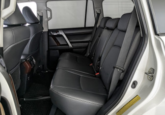 Подержанный автомобиль Toyota Land Cruiser Prado 2017 года (17 фото)