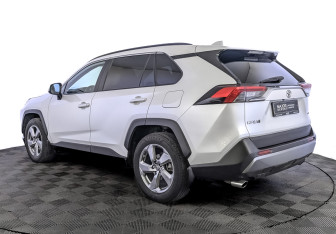 Подержанный автомобиль Toyota RAV4 2021 года (7 фото)