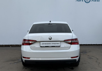 Подержанный автомобиль Skoda Superb Liftback 2016 года (6 фото)