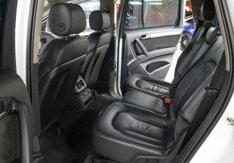 Подержанный автомобиль Audi Q7 2014 года (12 фото)