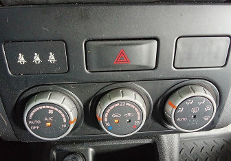 Подержанный автомобиль Nissan X-Trail 2008 года (14 фото)