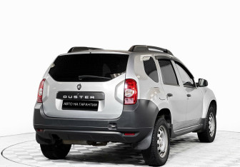 Подержанный автомобиль Renault Duster 2015 года (5 фото)