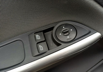 Подержанный автомобиль Ford Focus Hatchback 2012 года (17 фото)
