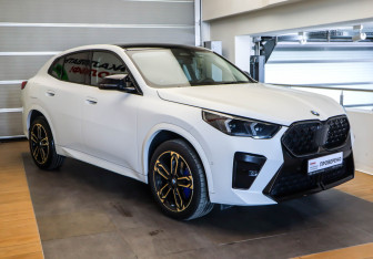 Подержанный автомобиль BMW X2 2024 года (3 фото)