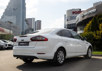 Подержанный автомобиль Ford Mondeo Sedan 2011 года (4 фото)